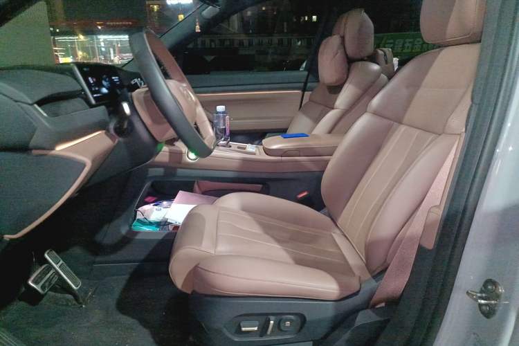 Used Nio ES8 2024 75 kWh Left Front Seat