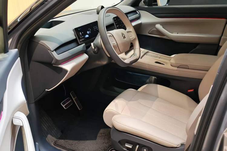 Used Nio ES8 2024 75 kWh Left Front Seat