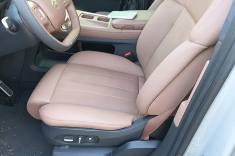 Used Nio ES8 2024 75 kWh Left Front Seat