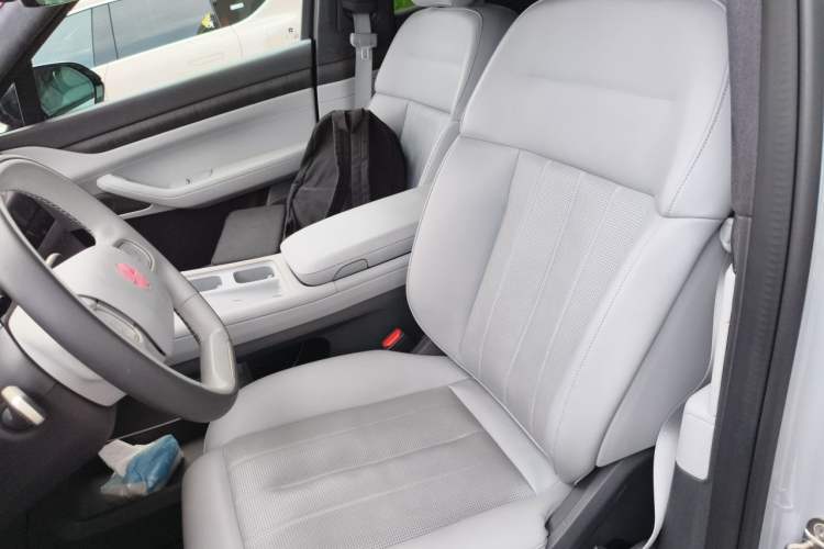 Used Nio ES8 2024 75 kWh Left Front Seat