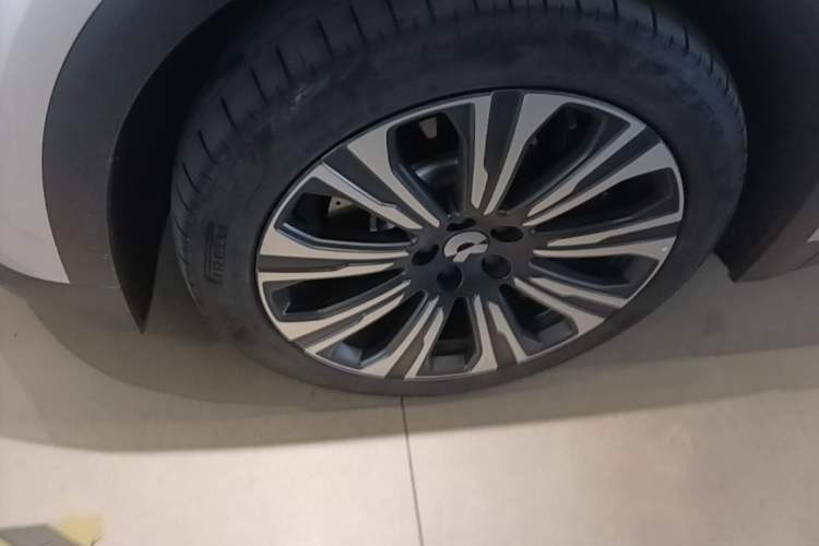 Used Nio ES8 2024 75 kWh Left Front Wheel Hub