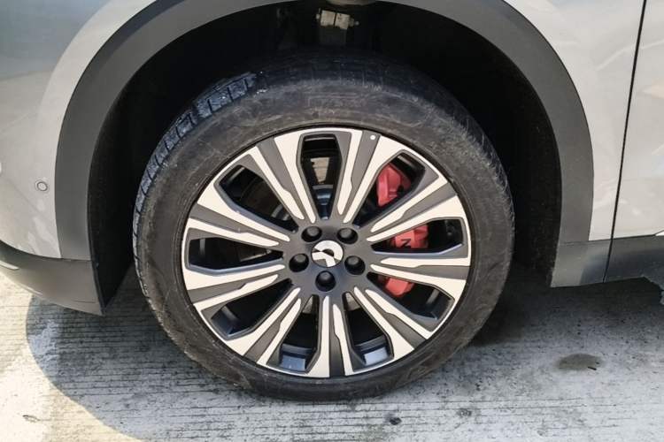 Used Nio ES8 2024 75 kWh Left Front Wheel Hub
