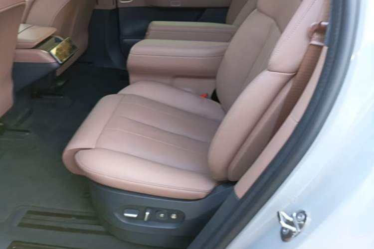 Used Nio ES8 2024 75 kWh Left Rear Seat