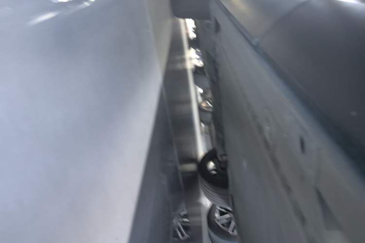 Used Nio ES8 2024 100kWh Signature Edition Left Side Sill