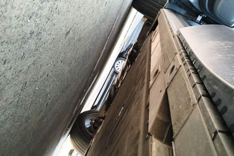 Used Nio ES8 2024 75 kWh Left Side Sill