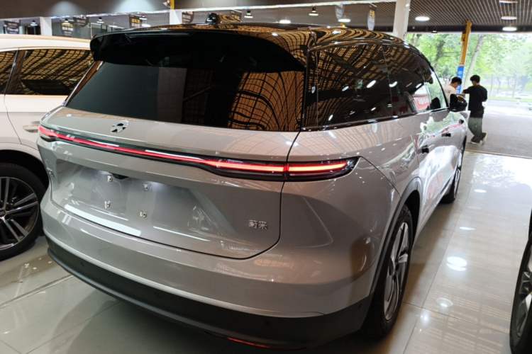 Used Nio ES8 2024 75 kWh Rear Right 45 Deg