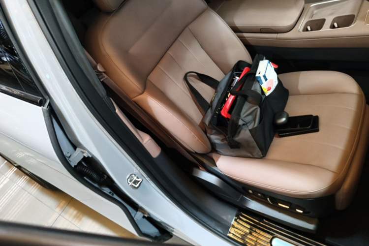 Used Nio ES8 2024 75 kWh Right Front Seat