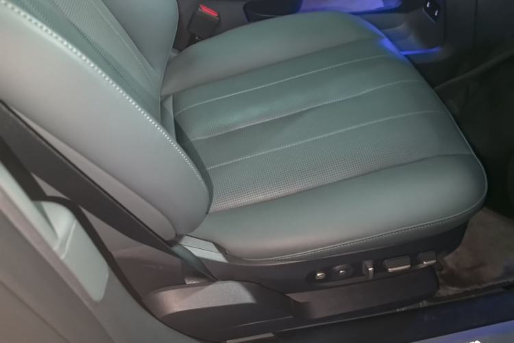 Used Nio ES8 2024 100kWh Signature Edition Right Front Seat
