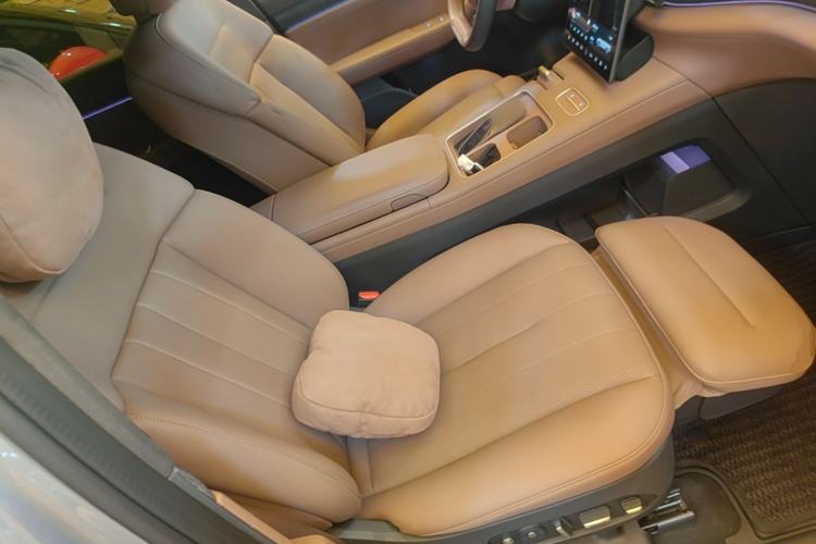Used Nio ES8 2024 100kWh Signature Edition Right Front Seat