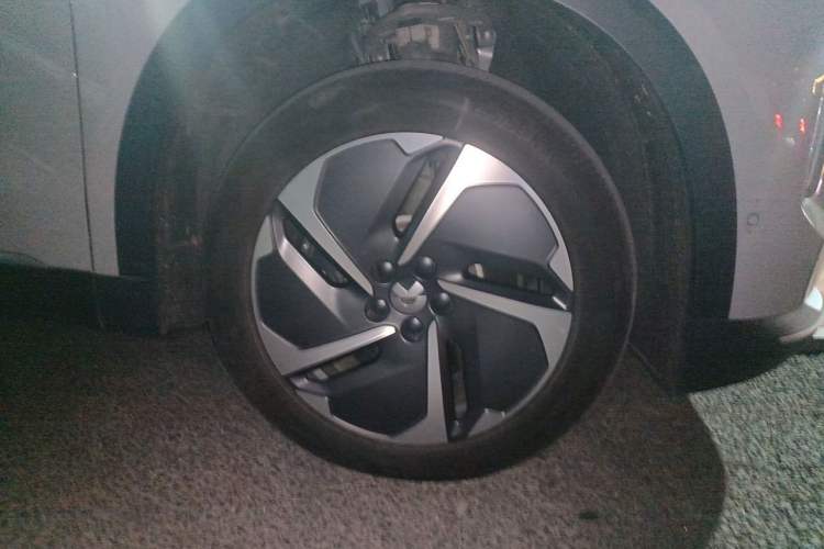 Used Nio ES8 2024 75 kWh Right Front Wheel Hub
