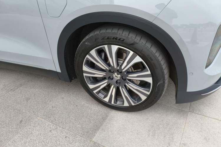 Used Nio ES8 2024 75 kWh Right Front Wheel Hub