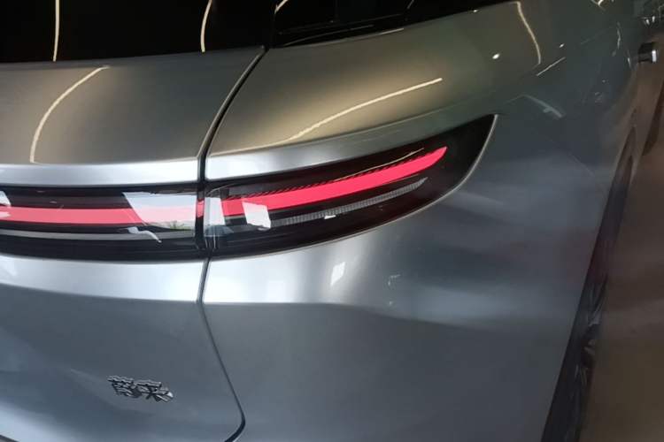 Used Nio ES8 2024 75 kWh Right Rear Taillight