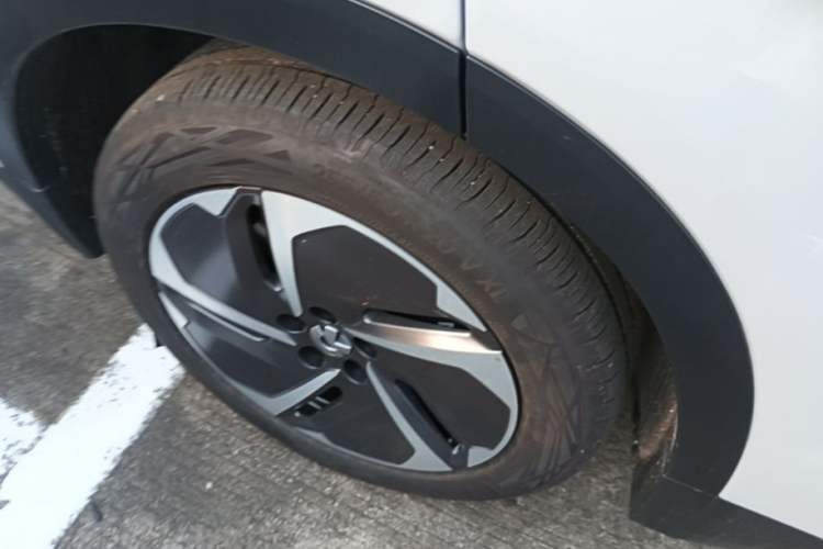 Used Nio ES8 2024 75 kWh Right Rear Wheel Hub
