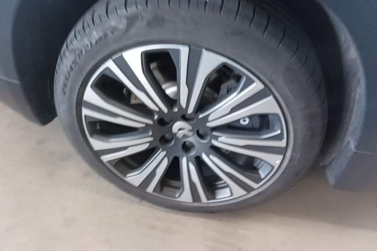 Used Nio ES8 2024 75 kWh Right Rear Wheel Hub