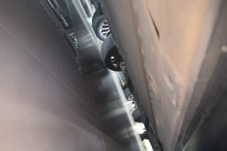 Used Nio ES8 2024 100kWh Signature Edition Right Side Sill