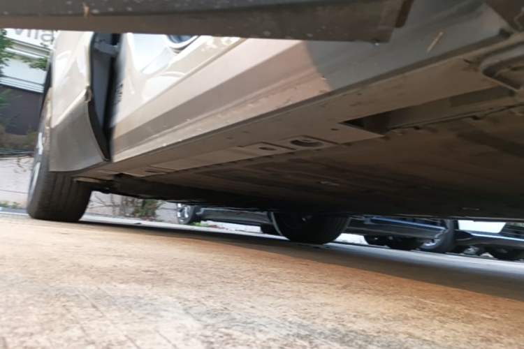 Used Nio ES8 2024 75 kWh Right Side Sill