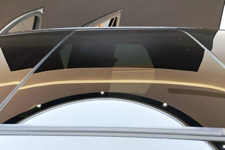Used Nio ES8 2024 75 kWh Roof
