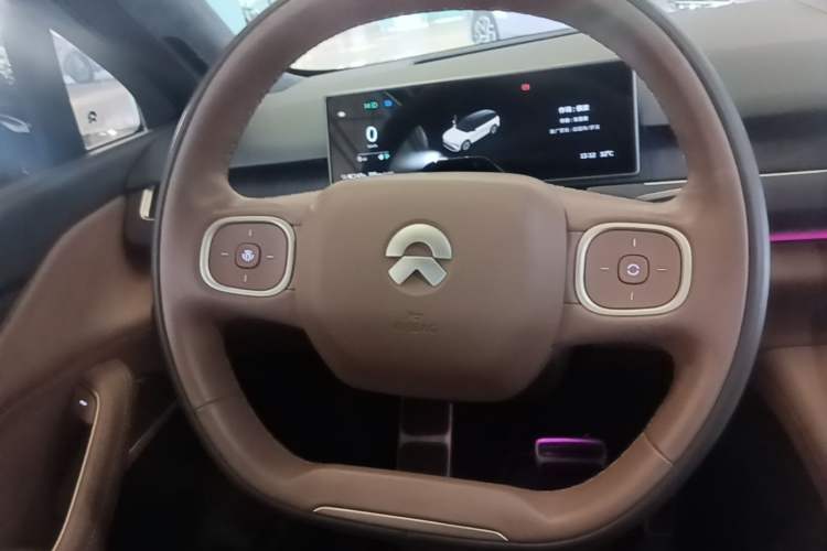 Used Nio ES8 2024 75 kWh Steering Wheel