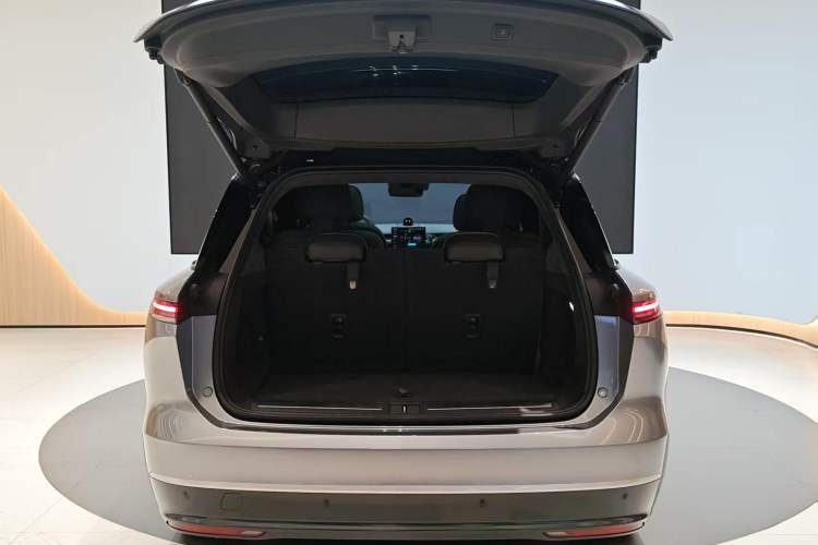 Used Nio ES8 2024 75 kWh Trunk