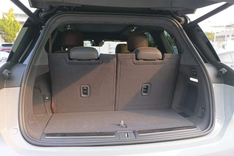 Used Nio ES8 2024 75 kWh Trunk