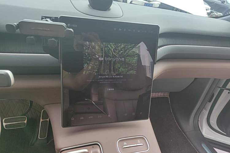 Used Nio ES8 2024 75 kWh Audio And AC Panel