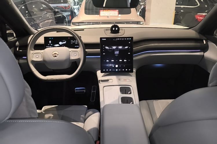 Used Nio ES8 2024 75 kWh Executive Edition Center Console