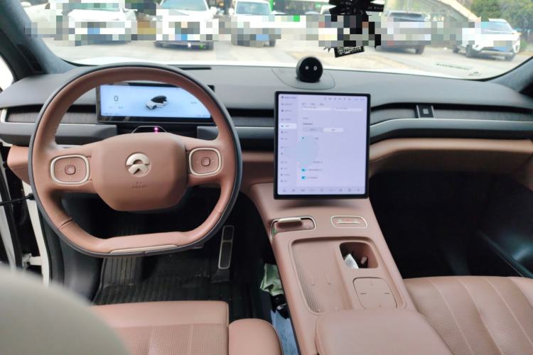 Used Nio ES8 2024 75 kWh Center Console