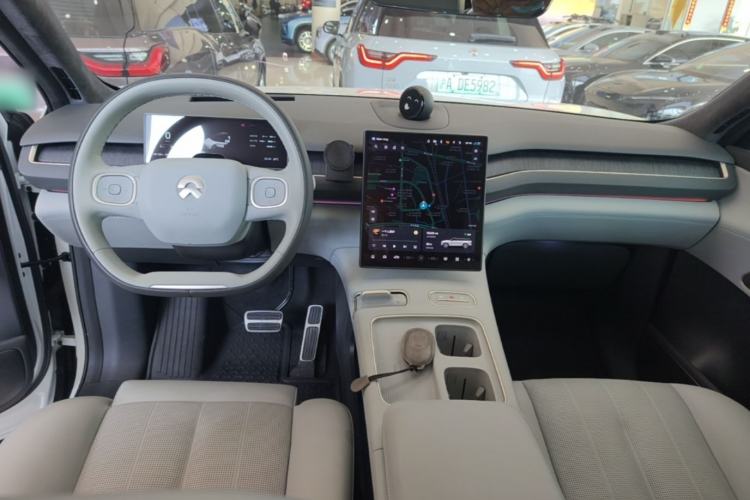 Used Nio ES8 2024 75 kWh Center Console