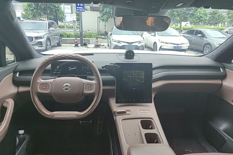 Used Nio ES8 2024 75 kWh Center Console