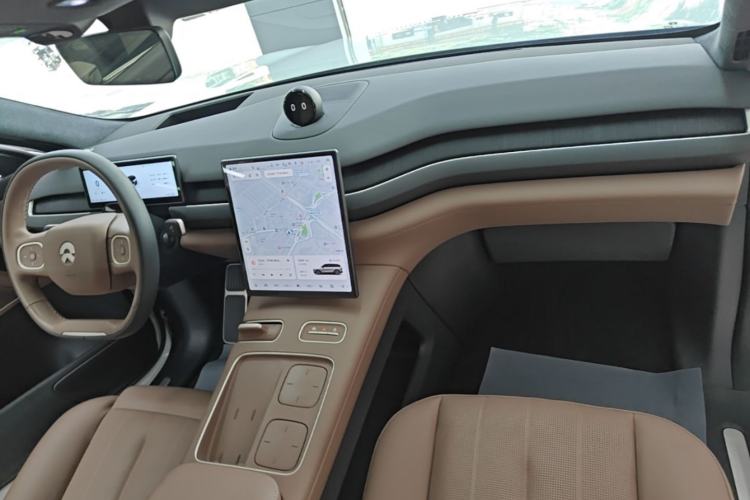 Used Nio ES8 2024 75 kWh Executive Edition Center Console