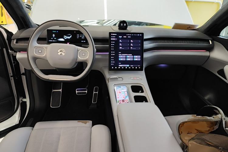 Used Nio ES8 2024 75 kWh Center Console