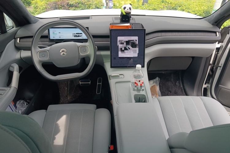Used Nio ES8 2024 100kWh Center Console