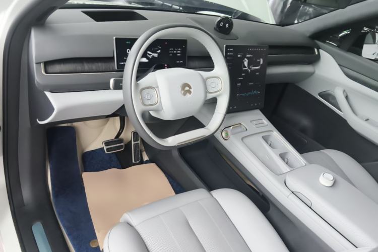 Used Nio ES8 2024 75 kWh Center Console
