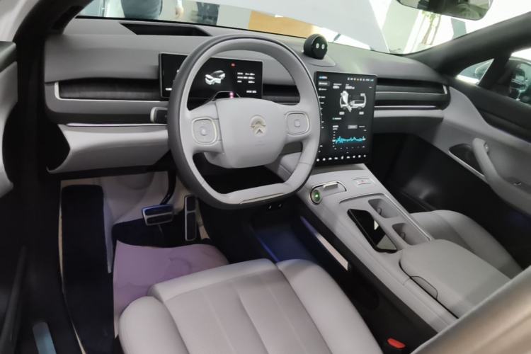 Used Nio ES8 2024 75 kWh Center Console
