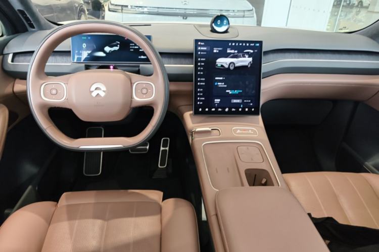 Used Nio ES8 2024 75 kWh Center Console
