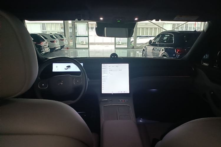 Used Nio ES8 2024 75 kWh Center Console
