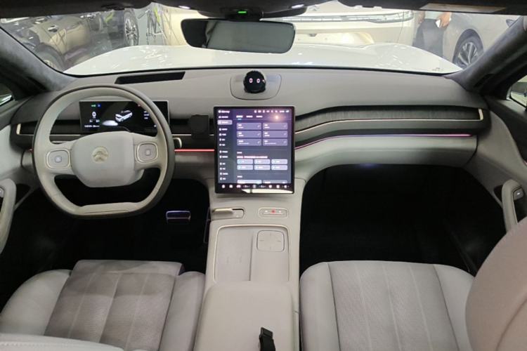 Used Nio ES8 2024 75 kWh Center Console