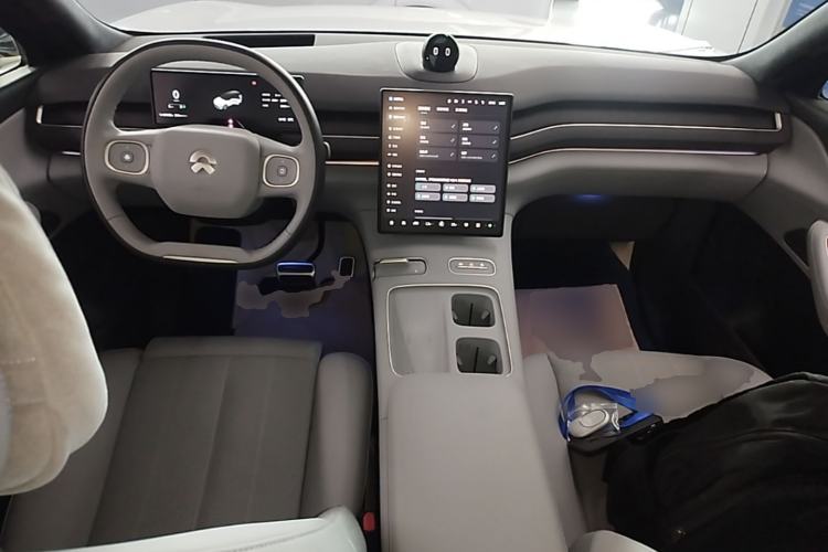 Used Nio ES8 2024 75 kWh Center Console
