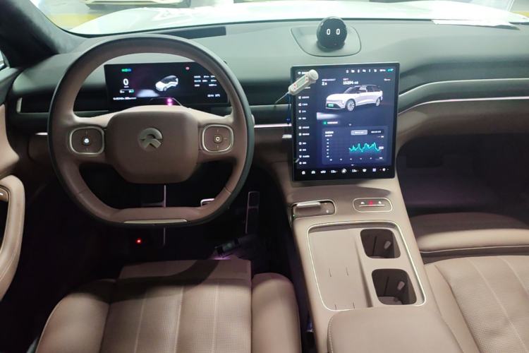Used Nio ES8 2024 75 kWh Center Console