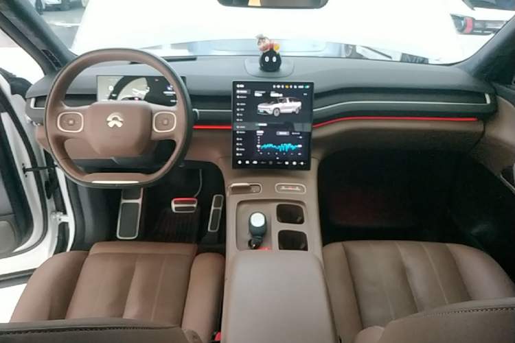 Used Nio ES8 2024 75 kWh Center Console