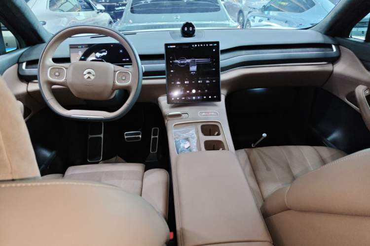 Used Nio ES8 2024 100kWh Center Console