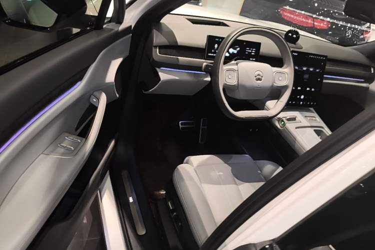 Used Nio ES8 2024 75 kWh Executive Edition Driver Seat