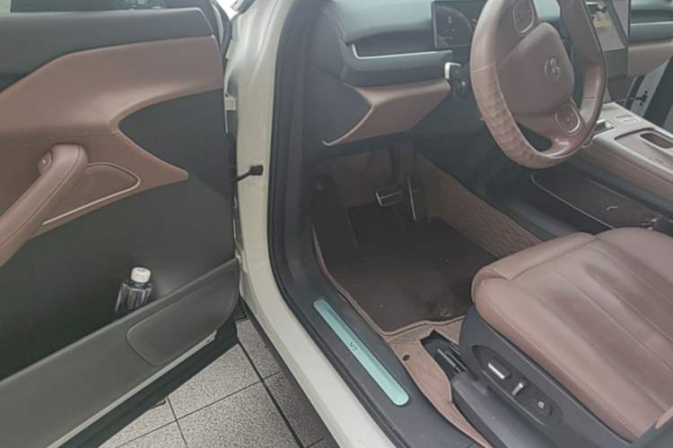 Used Nio ES8 2024 75 kWh Driver Seat