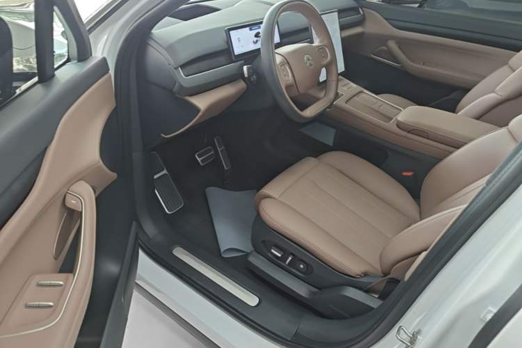 Used Nio ES8 2024 75 kWh Executive Edition Driver Seat