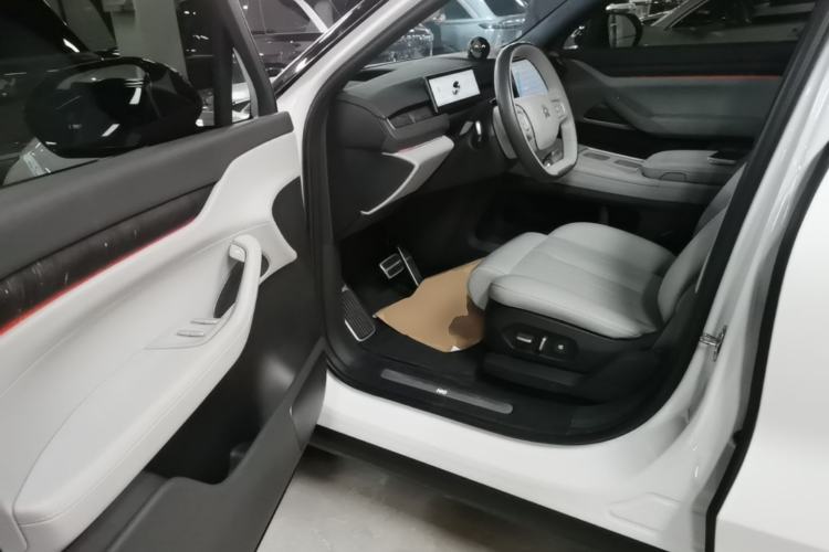 Used Nio ES8 2024 75 kWh Driver Seat
