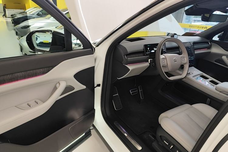 Used Nio ES8 2024 75 kWh Driver Seat