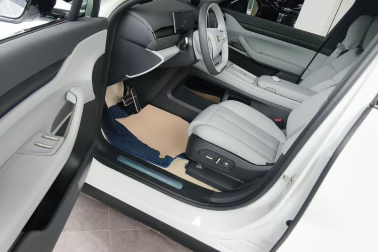 Used Nio ES8 2024 75 kWh Driver Seat