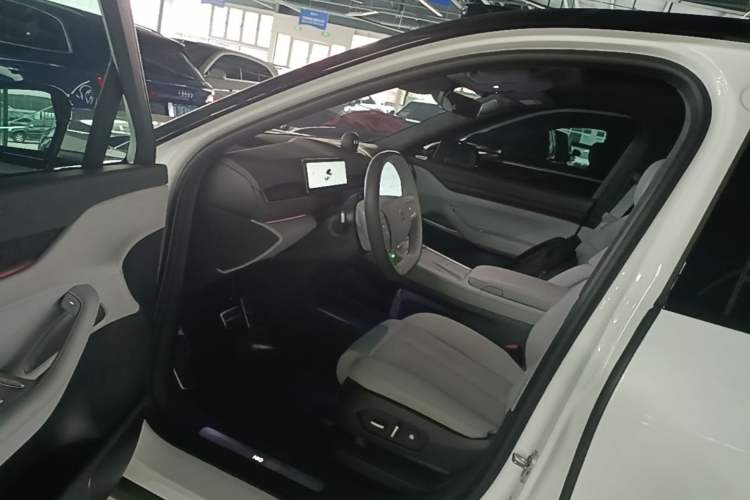 Used Nio ES8 2024 75 kWh Driver Seat