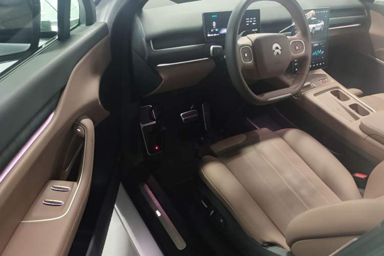 Used Nio ES8 2024 75 kWh Driver Seat