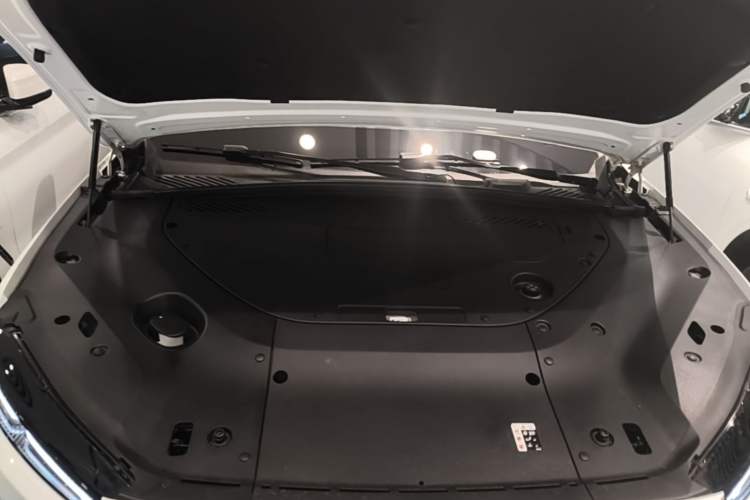Used Nio ES8 2024 75 kWh Executive Edition Engine Bay